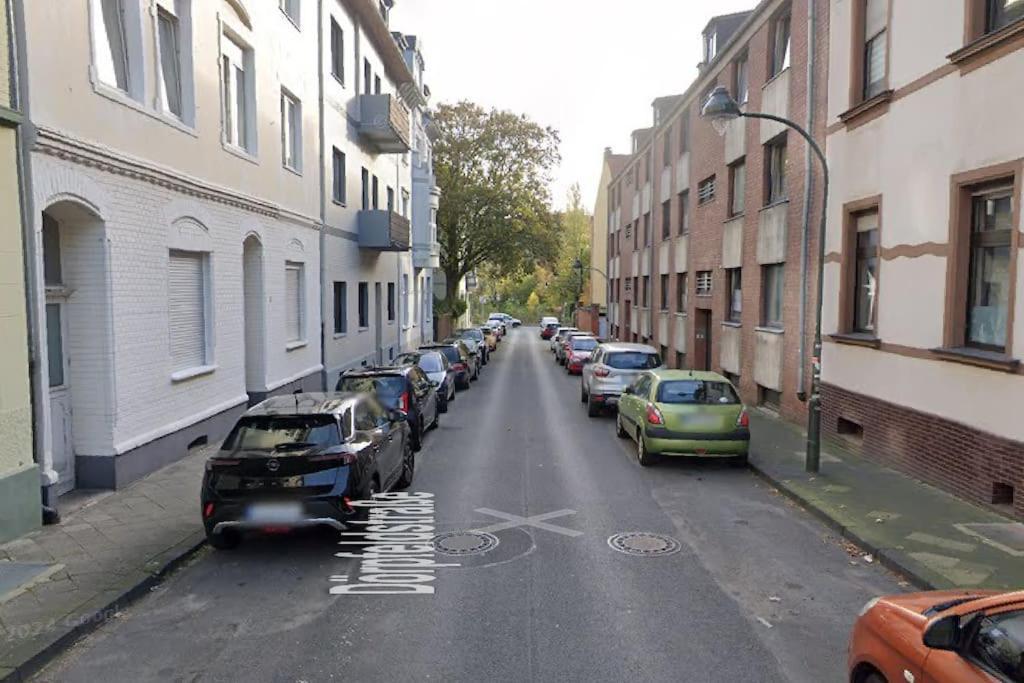 - Chilliges Zimmer In Dusseldorf Mit Balkon & Kuche; Big Tv And Bed - Exterior foto